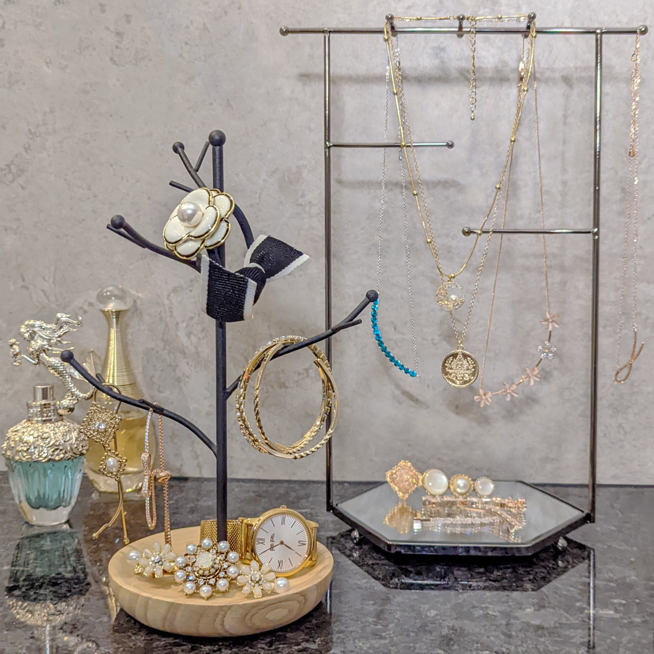 Gold online jewelry tree